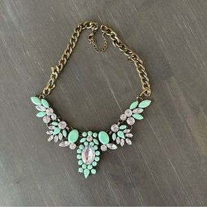 STATEMENT NECKLACE